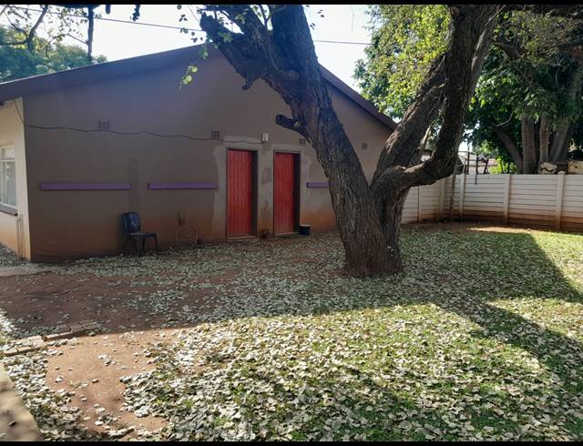 7 BEDROOM HOUSE FOR SALE IN RUSTENBURG CENTRAL